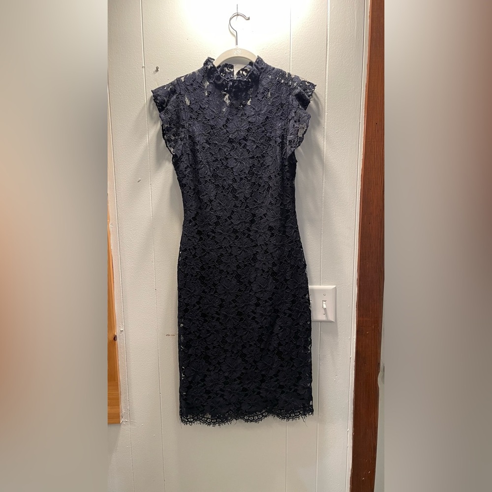EnFocus Studio Elegant Navy Blue Lace Dress - Size 4